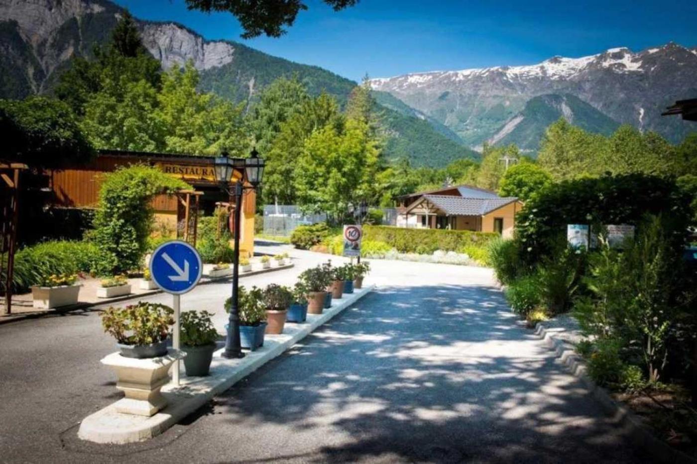 Camping 5 Etoiles - Piscine - Eeceff Le Bourg-dʼOisans المظهر الخارجي الصورة