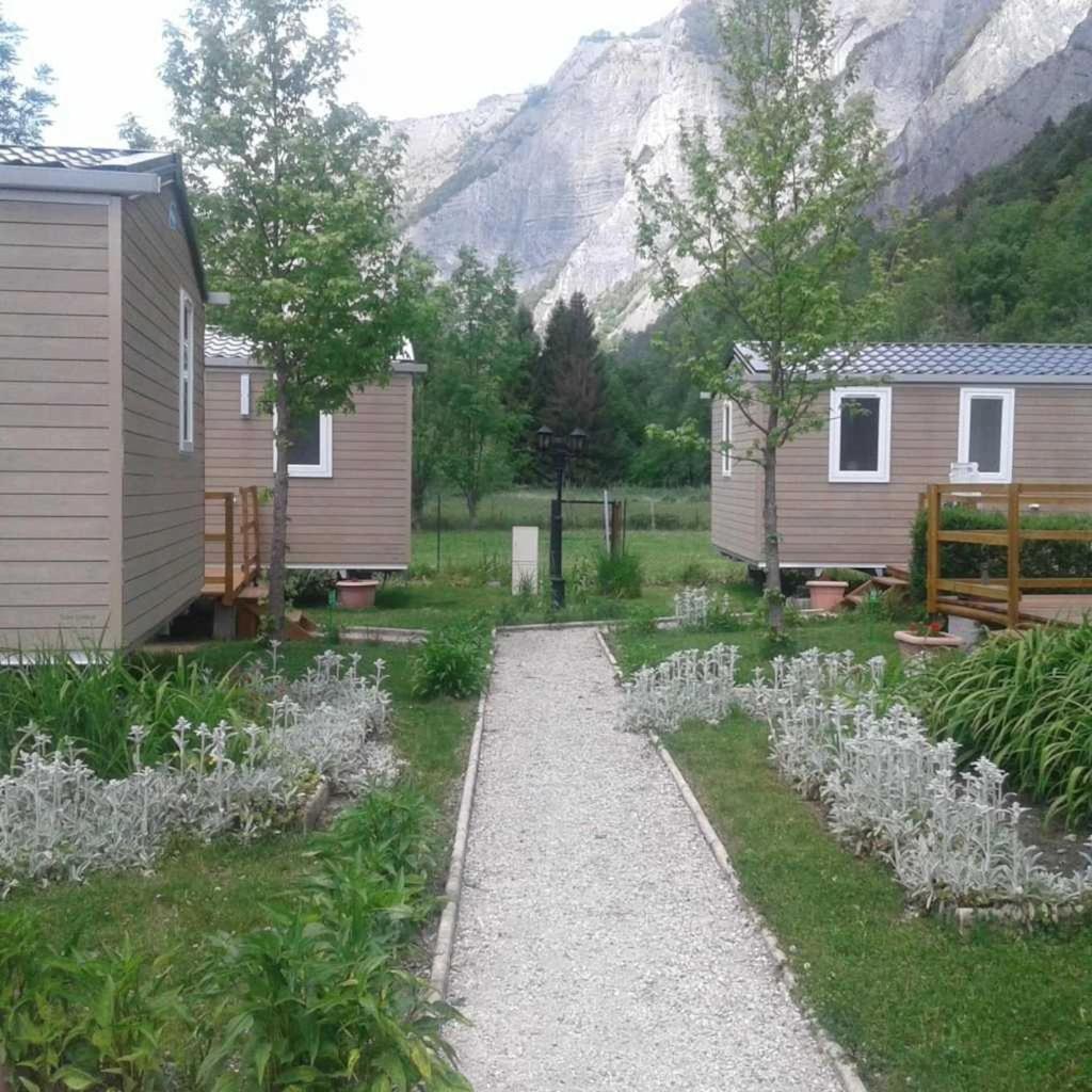 Camping 5 Etoiles - Piscine - Eeceff Le Bourg-dʼOisans المظهر الخارجي الصورة
